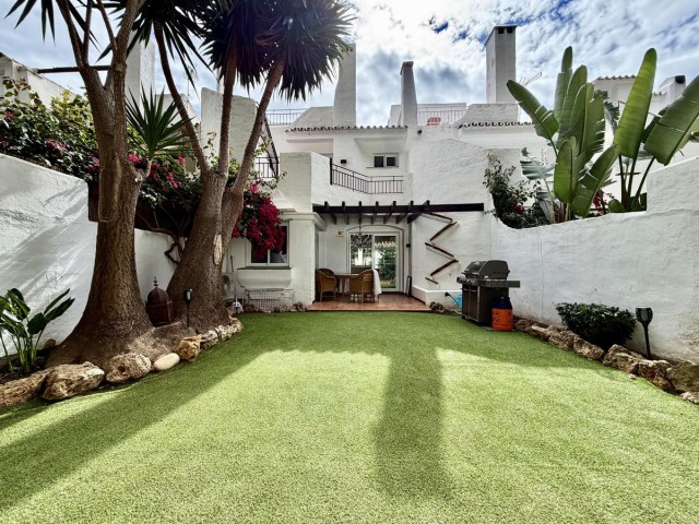 3 Slaapkamer Rijtjeshuis in Nueva Andalucía