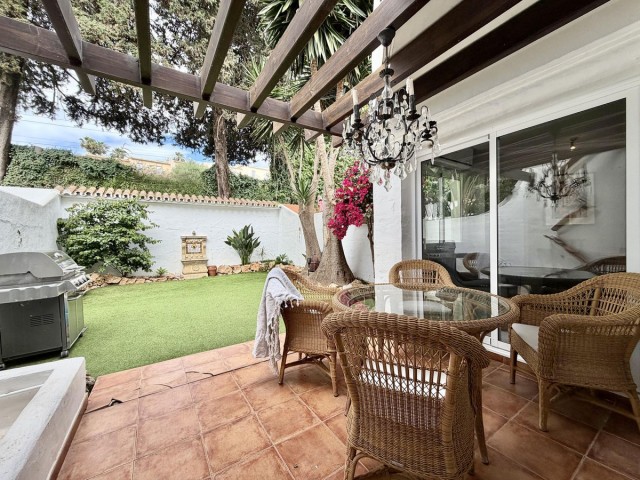 3 Slaapkamer Rijtjeshuis in Nueva Andalucía