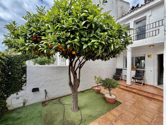3 Slaapkamer Rijtjeshuis in Nueva Andalucía