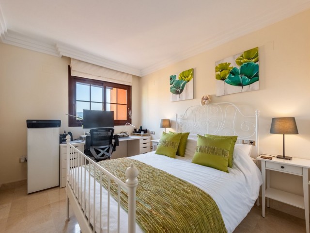 3 Bedrooms Apartment in Benahavís