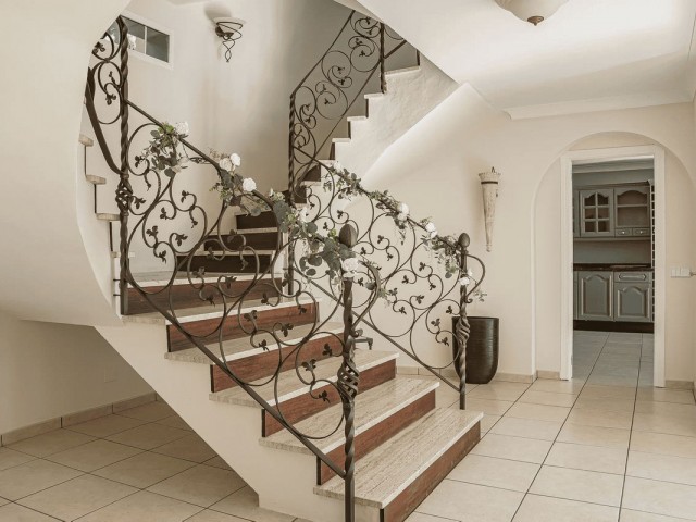 4 Schlafzimmer Villa in Estepona
