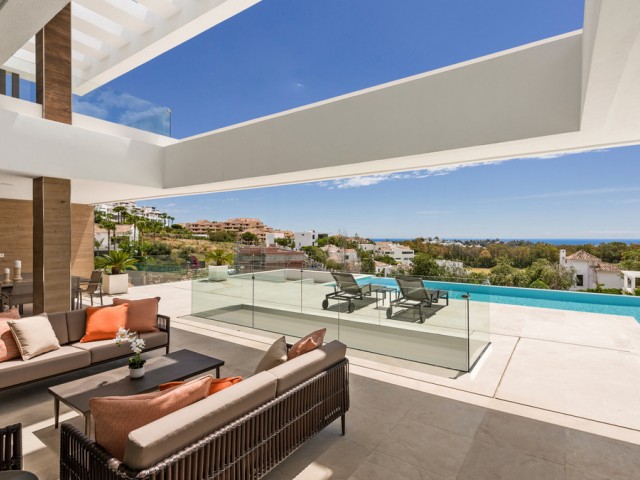 5 Bedrooms Villa in Benahavís