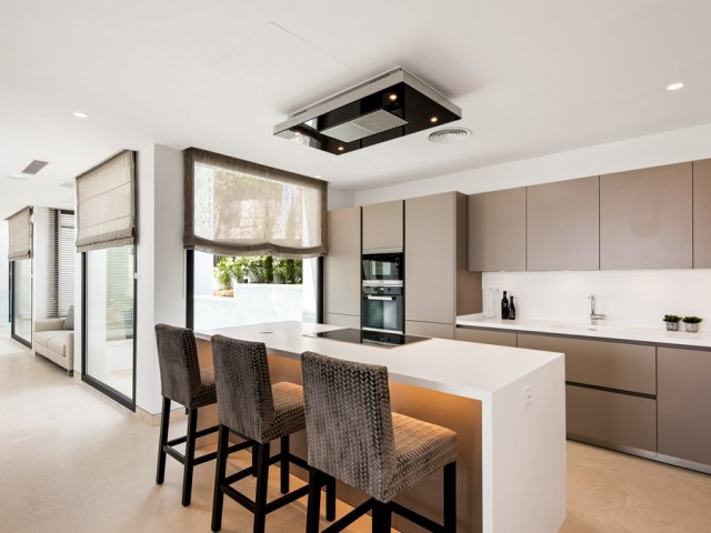 5 Bedrooms Villa in Benahavís