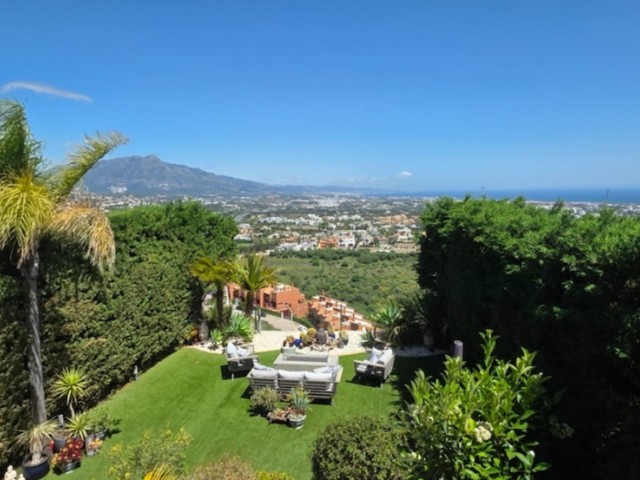 3 Bedrooms Townhouse in Benahavís