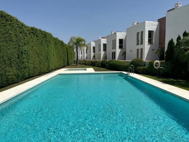 3 Bedrooms Townhouse in Benahavís
