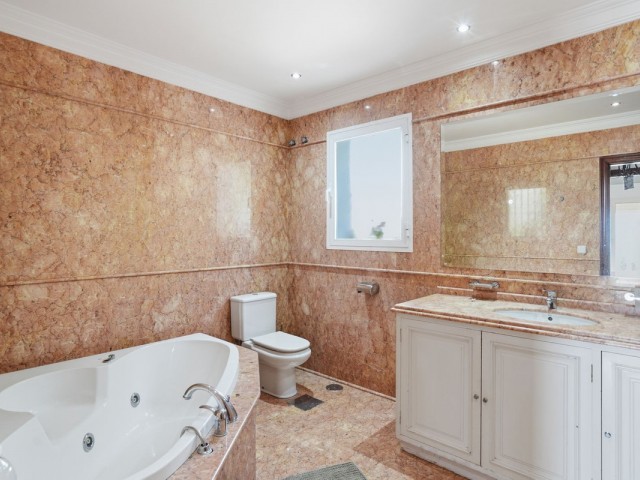 6 Bedrooms Villa in Benalmadena