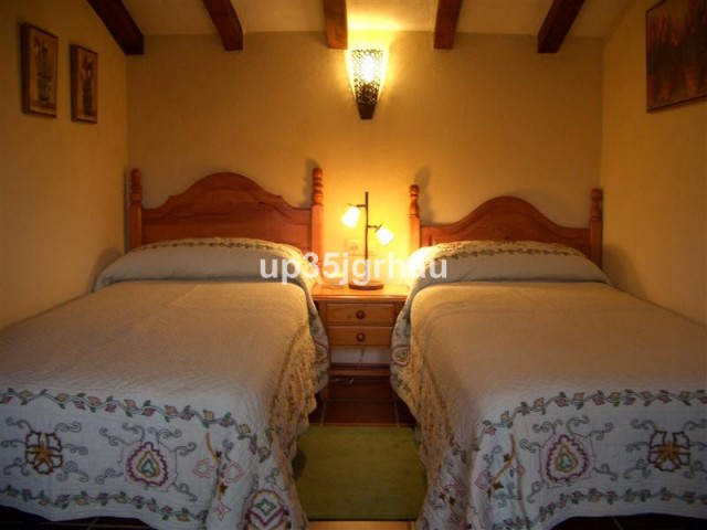 4 Bedrooms Villa in Jubrique