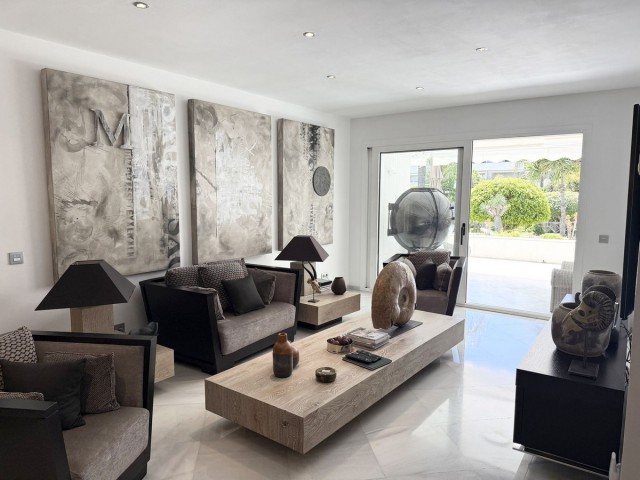3 Bedrooms Apartment in Puerto Banús