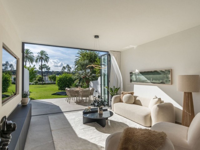 4 Slaapkamer Rijtjeshuis in Nueva Andalucía