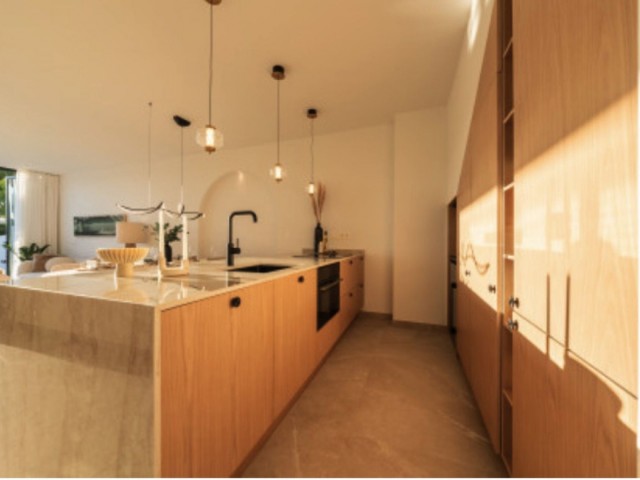 4 Slaapkamer Rijtjeshuis in Nueva Andalucía