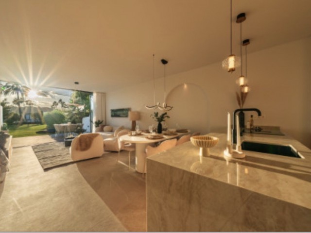 4 Slaapkamer Rijtjeshuis in Nueva Andalucía