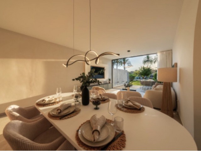 4 Slaapkamer Rijtjeshuis in Nueva Andalucía