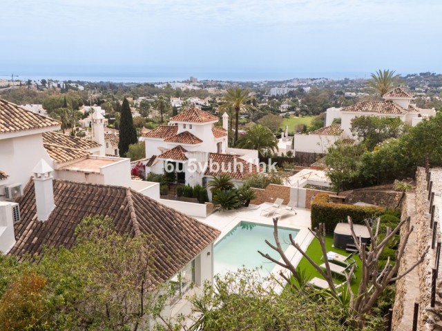 5 Bedrooms Townhouse in Marbella