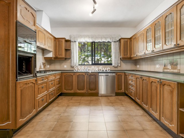 4 Bedrooms Villa in Marbella