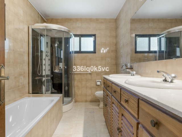 4 Bedrooms Villa in Marbella