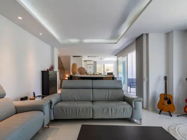 4 Bedrooms Villa in Benalmadena
