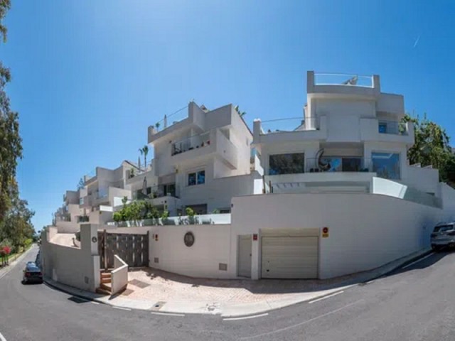 4 Bedrooms Villa in Benalmadena