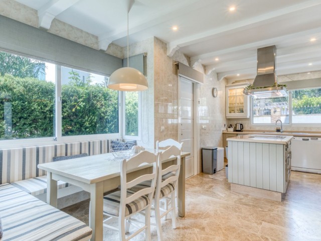 4 Bedrooms Villa in Calahonda
