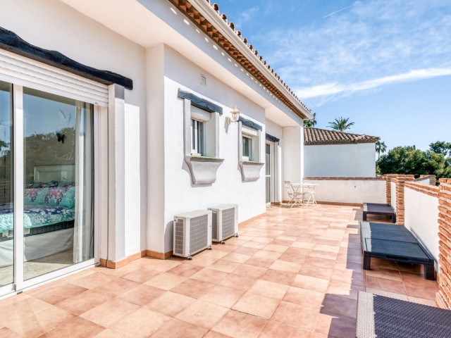 4 Bedrooms Villa in Calahonda