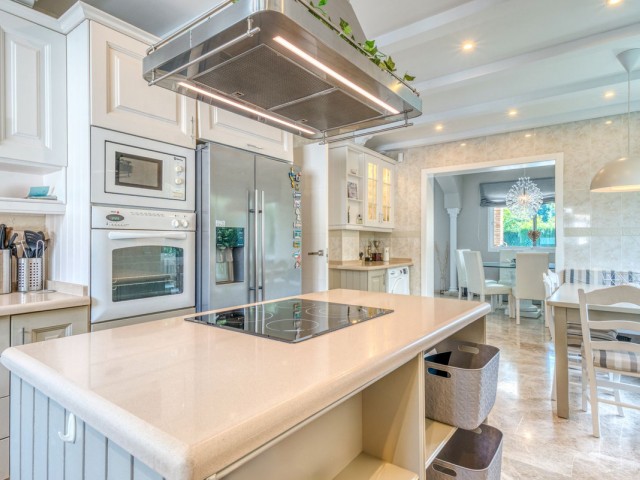 4 Bedrooms Villa in Calahonda