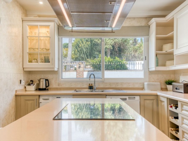 4 Bedrooms Villa in Calahonda