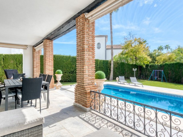 4 Bedrooms Villa in Calahonda