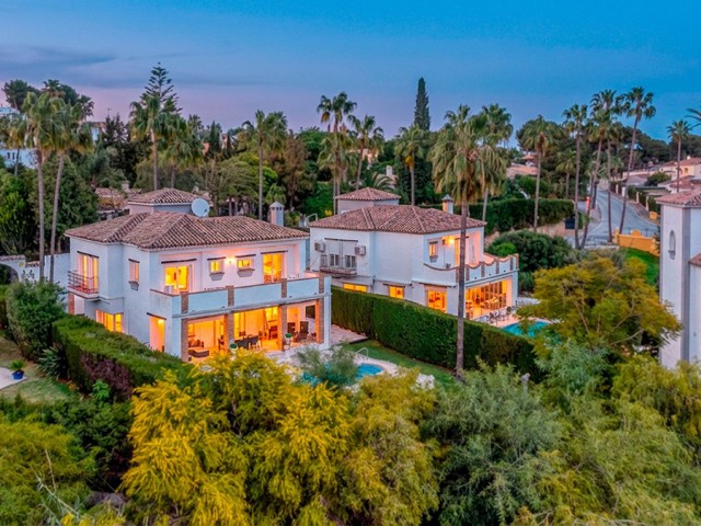 4 Bedrooms Villa in Calahonda