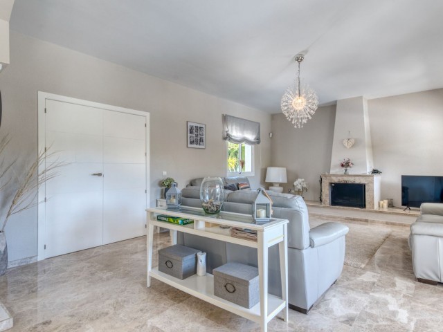 4 Bedrooms Villa in Calahonda