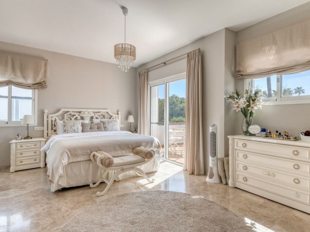 4 Bedrooms Villa in Calahonda