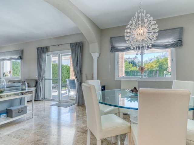 4 Bedrooms Villa in Calahonda