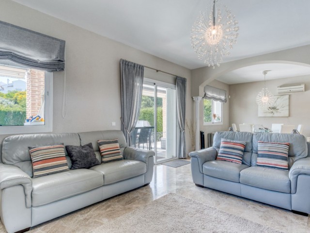 4 Bedrooms Villa in Calahonda
