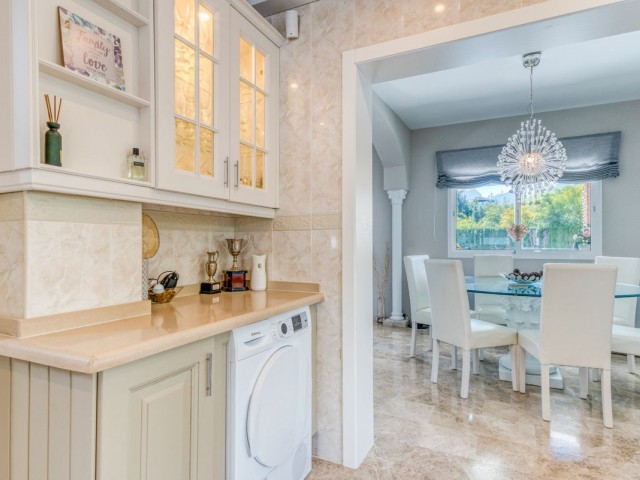 4 Bedrooms Villa in Calahonda