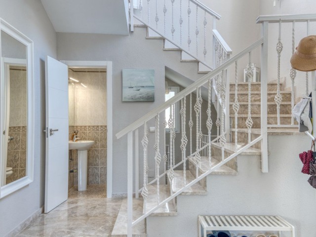 4 Bedrooms Villa in Calahonda