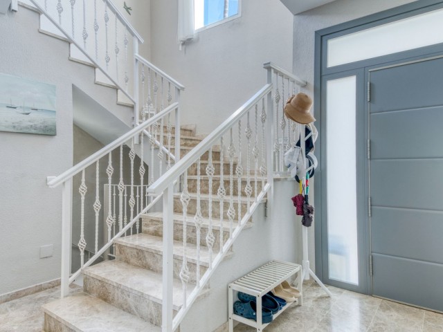 4 Bedrooms Villa in Calahonda