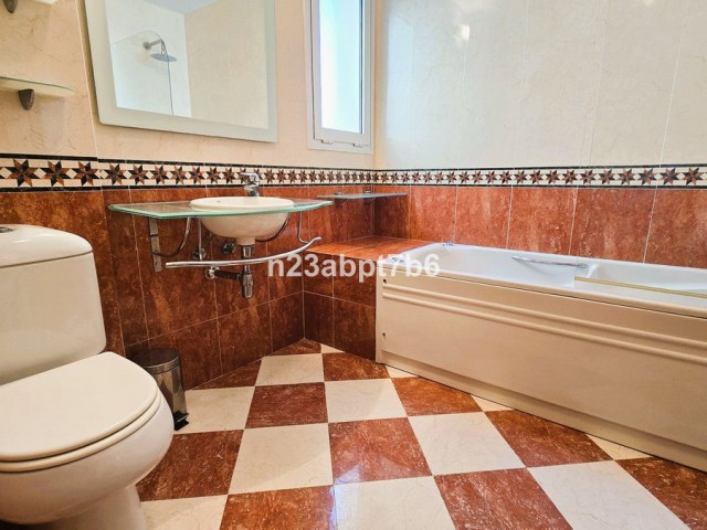 Apartamento con 2 Dormitorios  en Nueva Andalucía