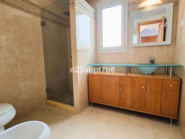 Apartamento con 2 Dormitorios  en Nueva Andalucía