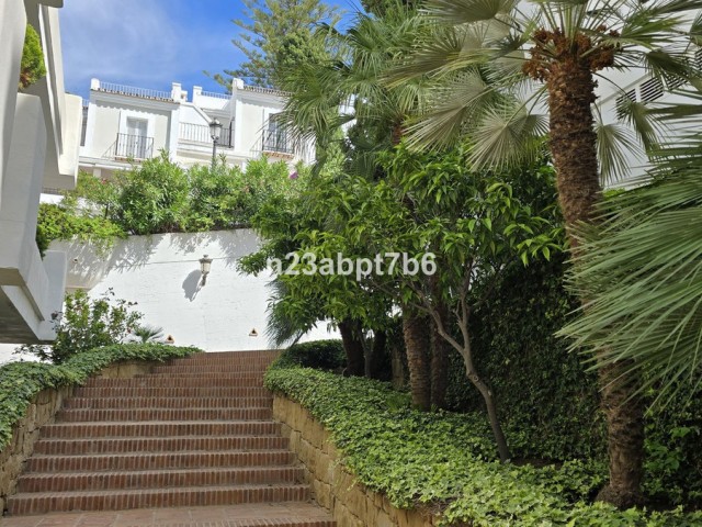Apartamento con 2 Dormitorios  en Nueva Andalucía