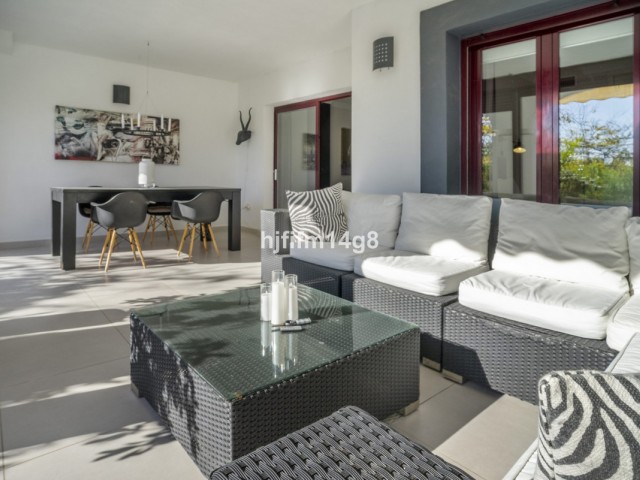 2 Bedrooms Apartment in San Pedro de Alcántara