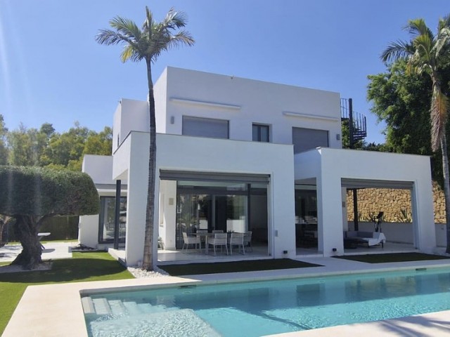 Villa avec 3 Chambres  à Nueva Andalucía