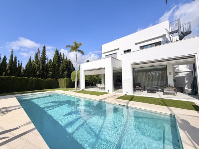 Villa avec 3 Chambres  à Nueva Andalucía