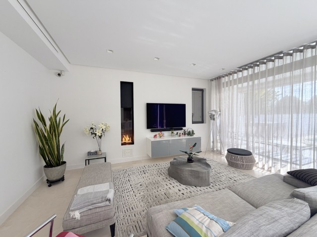 Villa avec 3 Chambres  à Nueva Andalucía