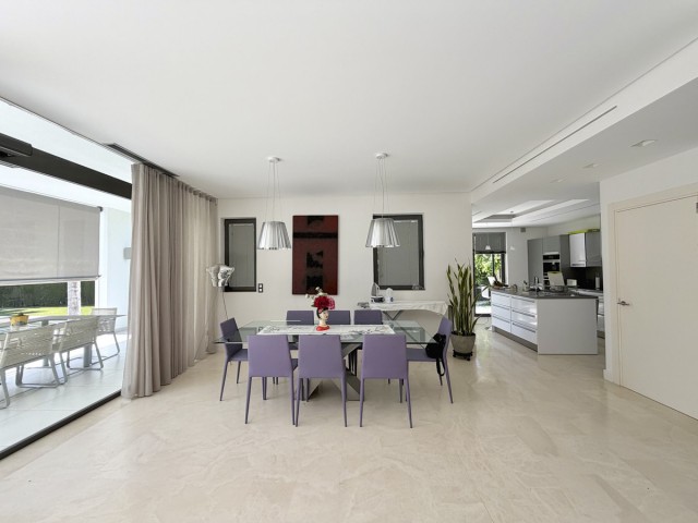 Villa avec 3 Chambres  à Nueva Andalucía