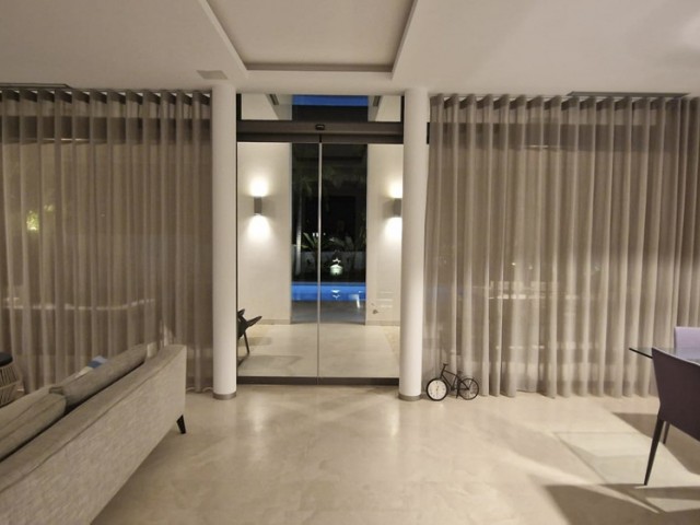 Villa avec 3 Chambres  à Nueva Andalucía