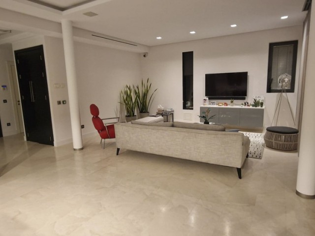 Villa avec 3 Chambres  à Nueva Andalucía