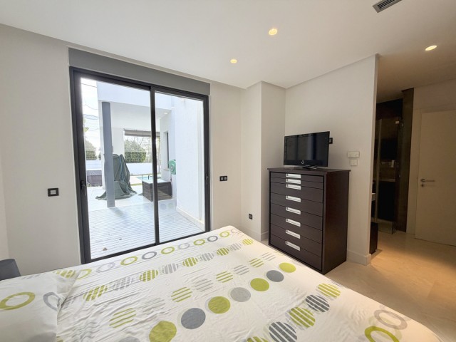Villa avec 3 Chambres  à Nueva Andalucía
