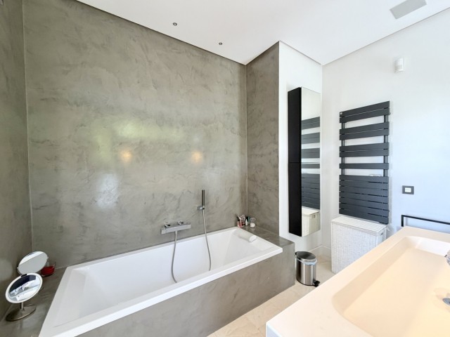 Villa avec 3 Chambres  à Nueva Andalucía
