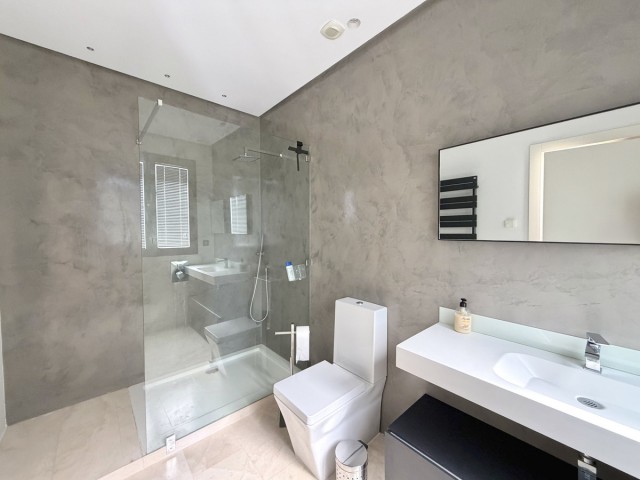 Villa avec 3 Chambres  à Nueva Andalucía