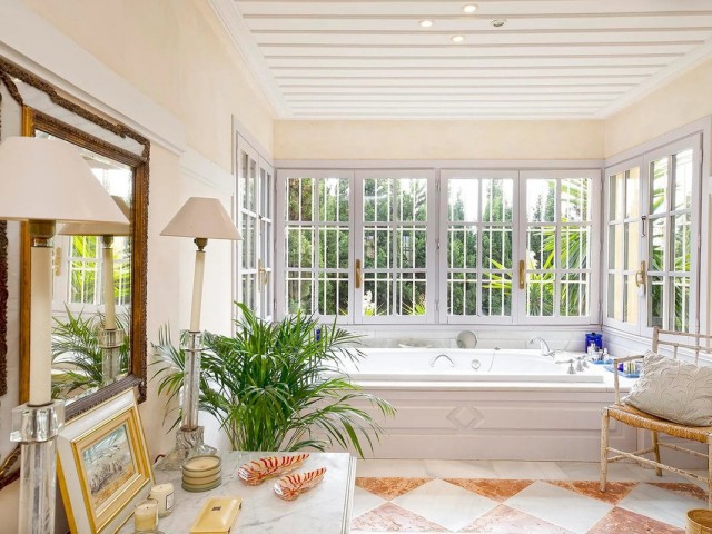 9 Bedrooms Villa in Sotogrande