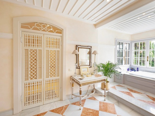9 Bedrooms Villa in Sotogrande
