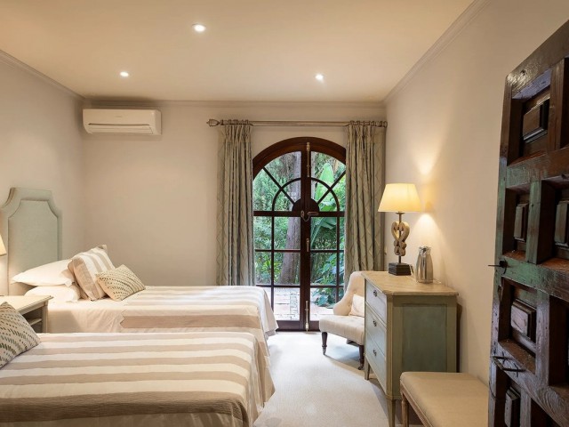 9 Bedrooms Villa in Sotogrande